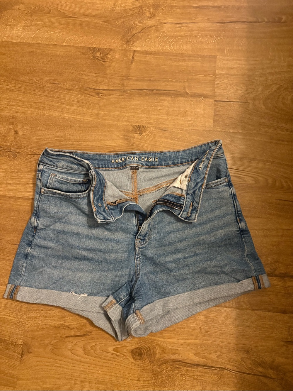American Eagle Outfitters Light Wash Denim Roll-Cuff Women's Shorts